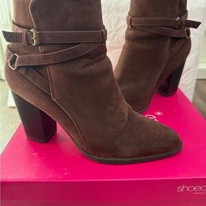 Shoe Dazzle Brown Heeled Boots
